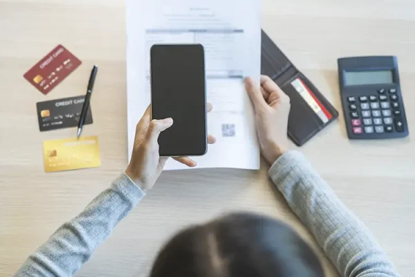 Consumidor brasileiro vive a era da “agilidade com medo” nos pagamentos digitais